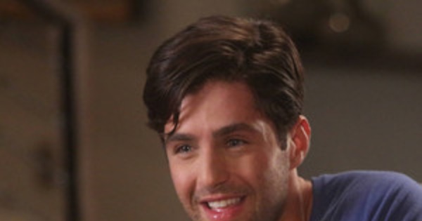 Let Grandfathered's Josh Peck Teach You How to Perfect Your Instagram